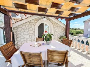 Apartment Mirjana-2 by Interhome