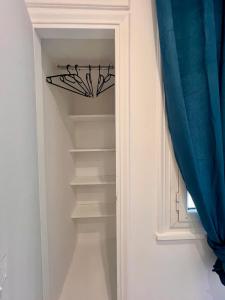 Zeus Escape by ZeusSuites