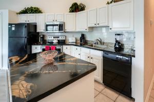 Sunny Port St Lucie Condo Golf, Swim and Unwind!