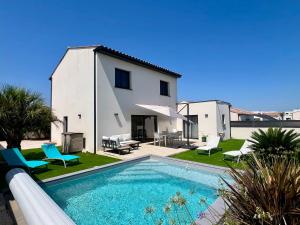Villas Villa moderne avec piscine proche de la plage : photos des chambres