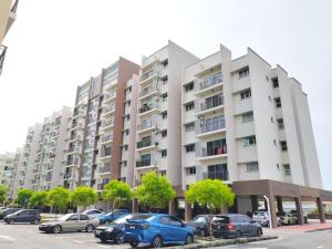 GRANDE MAISON HOMES 2 AFamosa Golf view Near WATERPARK l UITM l HONDA l Netflix l Self Check in