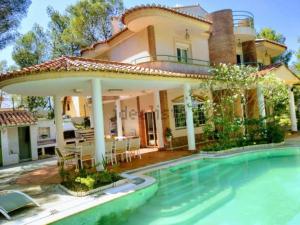 Luxury villa with swimming pool in the forest