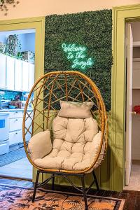 The Jungle Nook - Themed Getaway,Backyard,Grill