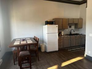 Modern Downtown Retreat