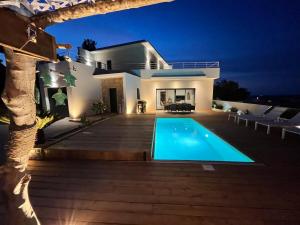 Villas Modern villa with sea view : photos des chambres