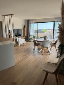 Villas Modern villa with sea view : photos des chambres