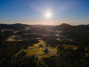 Refúgio nas Nuvens, Domo Omega Luxuoso com Fogo de Chão e Hidro Panorâmica