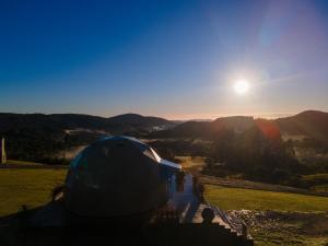 Refúgio nas Nuvens, Domo Omega Luxuoso com Fogo de Chão e Hidro Panorâmica