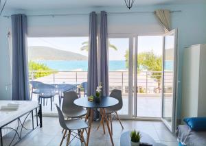 Beachway luxury studio A B