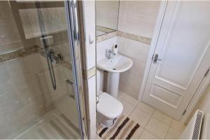 2 Bed-Sleeps 5-Parking-Sea View