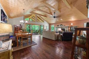 Tree Top Mountain Lodge