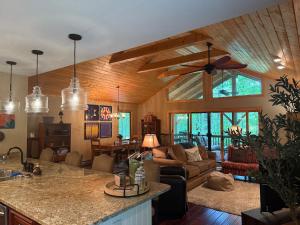 Tree Top Mountain Lodge