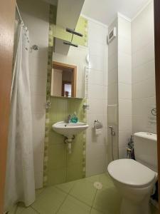 Lovely 2 bedroom 2 bath condo with View and a Pool