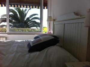 Apartment facing the Mediterranean in the center