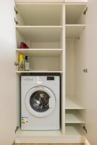 Modern, ultra central flat