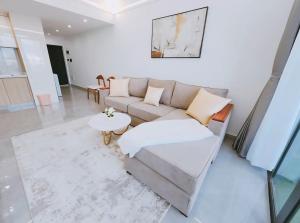 Luxurious Serene 1 bedroom in Lavington with green & City views!