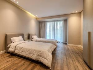 Luxury 3 Master Bedrooms with 1 Nanny Room and Pool View