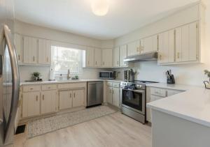 Dockside Dreams Best Game and Movie Room at the Lake