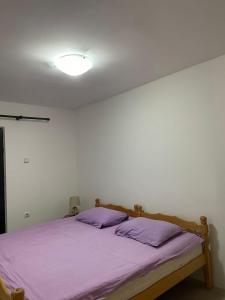 Spacious 3BD Apartment with Balcony