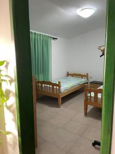 Spacious 3BD Apartment with Balcony