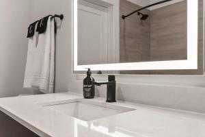 Studio Oasis Pool and Gym CoWorking Spaces