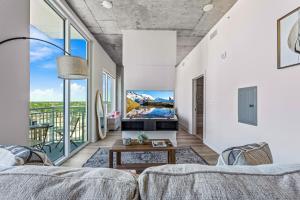 Stunning Studio - New and Luxury with Free Parking!