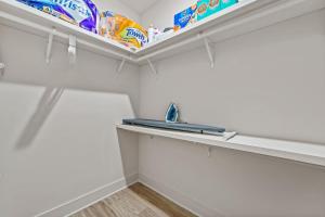 Stunning Studio - New and Luxury with Free Parking!