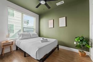 Amazing Studio with Pool and Gym Location