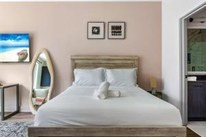 Channelside Studio Perfect for Work Trips! DT