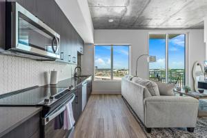 Channelside High Rise Perfect for Remote Work