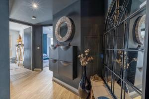 Modern Spacious flat with Terrace, Parking near Metro