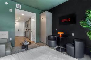 Chic Ybor Escape Free Parking Mins to DT