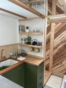 Farm Stay Tiny Home, Fire Pit, Lakes Region