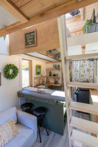 Farm Stay Tiny Home, Fire Pit, Lakes Region