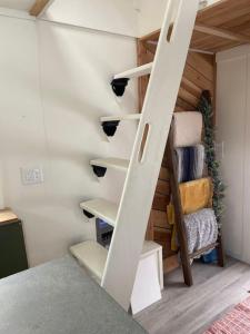 Farm Stay Tiny Home, Fire Pit, Lakes Region