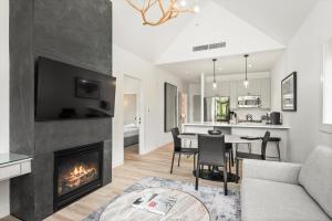 Skyline Loft Capitol Peak Lodge #3323