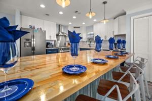 Latitude Adjustment - Private Pool, Game Room, Spacious Home, Pets OK, 5 Min Walk to Beach!