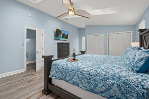 Latitude Adjustment - Private Pool, Game Room, Spacious Home, Pets OK, 5 Min Walk to Beach!