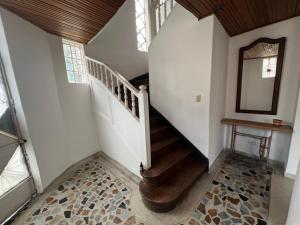 Acogedora habitación en una casa cómoda, autónoma y bellísima