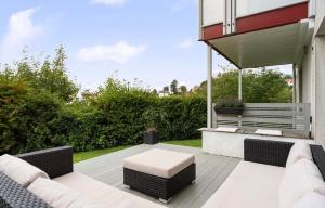 Elegant city apartment in Bergen- Private outdoor patio and free parking