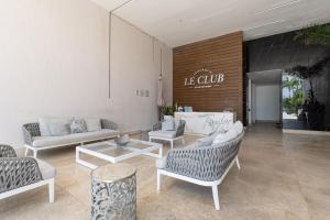 Le Club Beach Pool AC