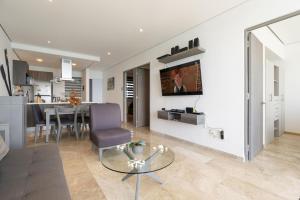 Le Club Beach Pool AC