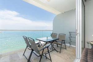 Le Club Beach Pool AC