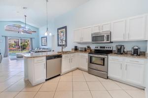 4-Bed Home Near Disney Private Pool