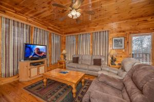 HIckernut Lodge by American Patriot Getaways