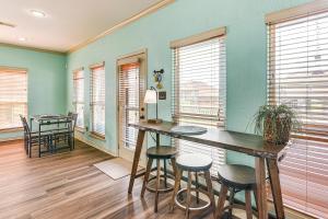 Walk to the Ocean Family Retreat in Crystal Beach