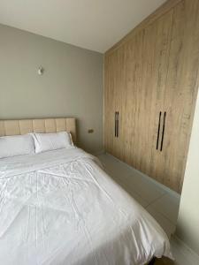 Tiwi Skyway Pearl - 1 Bedroom in Parklands & Westlands