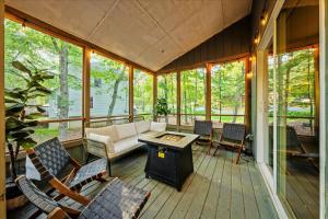 Sleeps 14 Hot Tub Paddle Boards Arcade Games