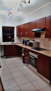 Malaika Luxurious Crib, Jackal Creek Golf Estate, Northriding