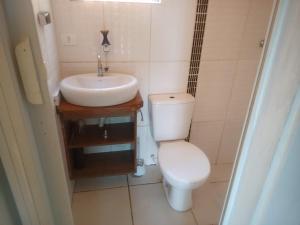 Sítio Refúgio e Paz - Churrasqueira, piscina, playground e quadra de areia para futevôlei e Beach tênis